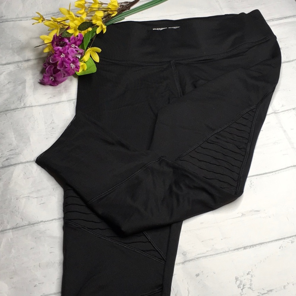 PINK VICTORIA’S SECRET ULTIMATE LEGGING